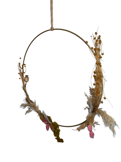 Goldring mit Trockenblumen